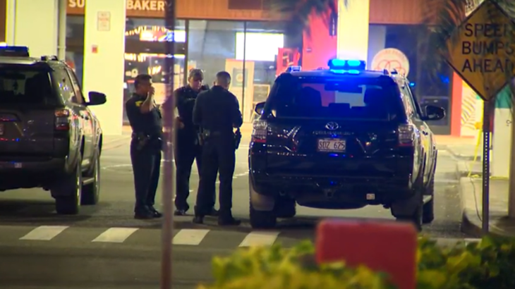 ホノルル警官がアラモアナセンター付近でナイフ襲撃男に発砲。